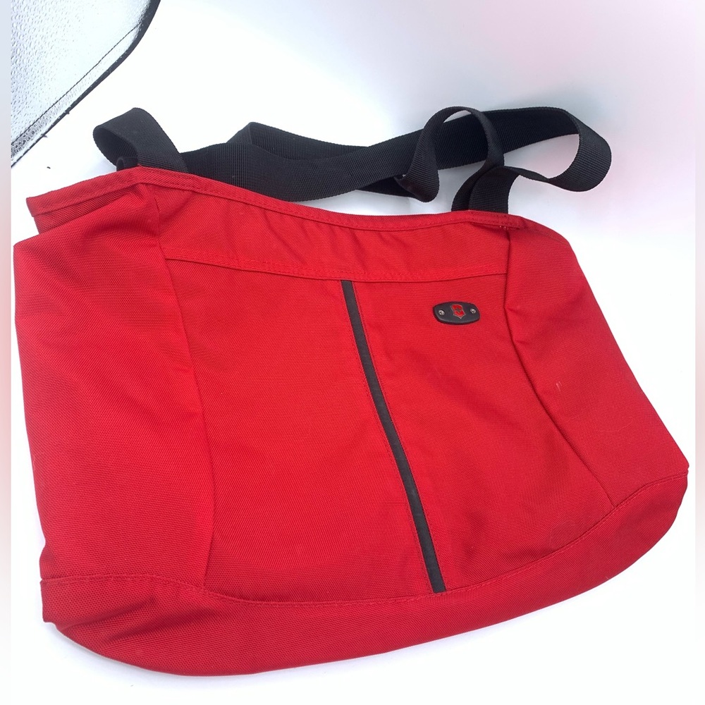 VICTORINOX RED TRAVEL TOTES BAGS